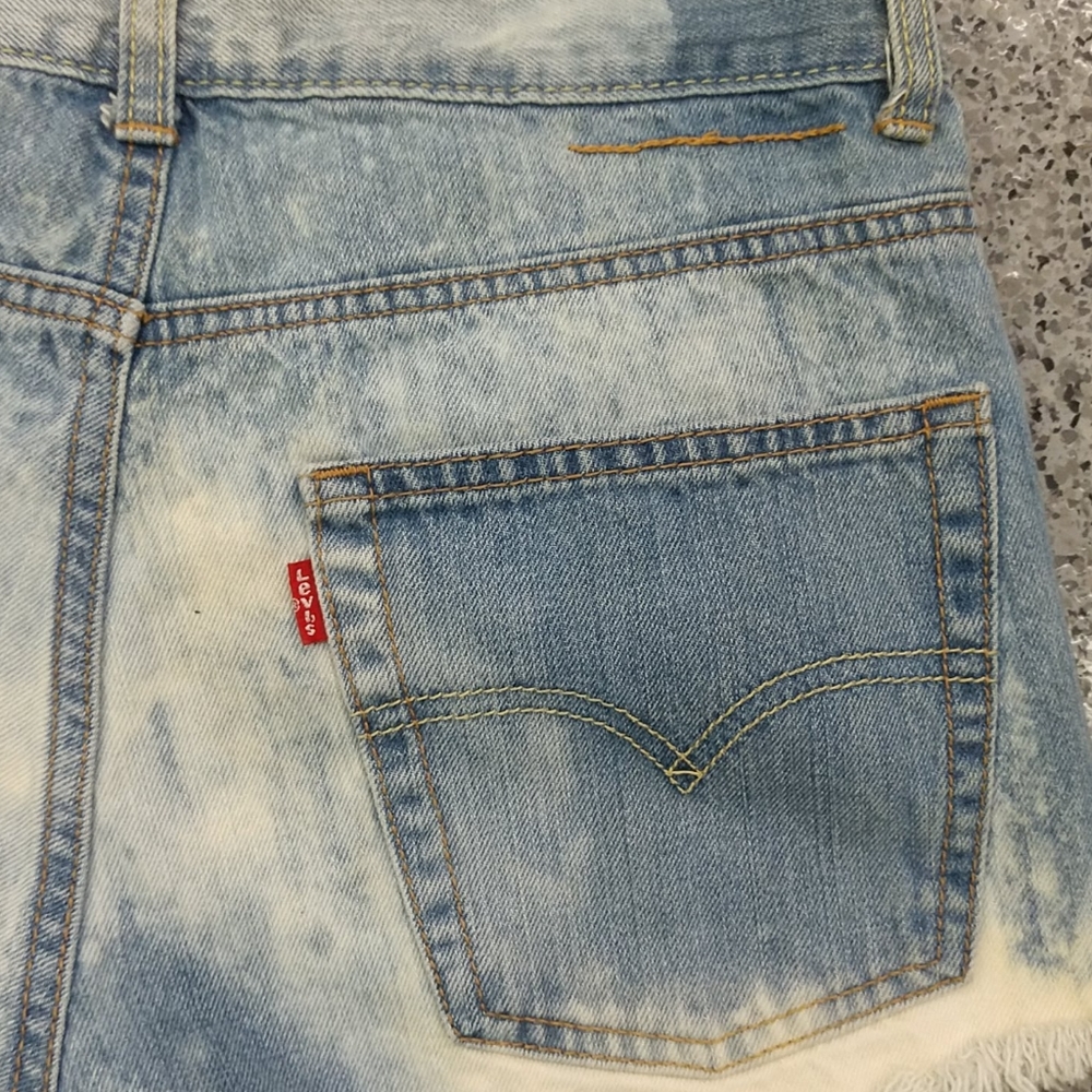 Levi's bleached cut off jean shorts - Picture 2 of 3